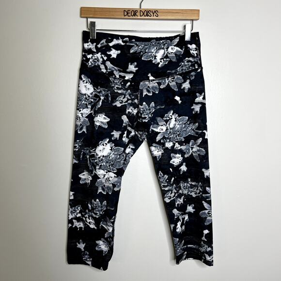 Old Navy Active Floral Capri Leggings - Picture 1 of 7